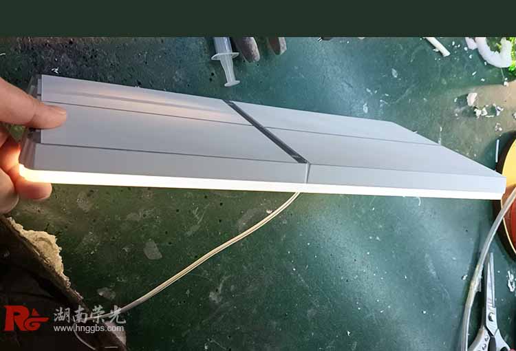 長(zhǎng)沙發(fā)光字